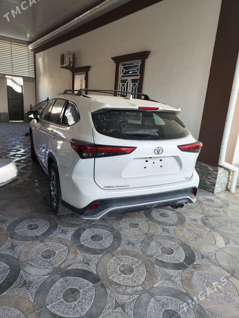 Toyota Highlander 2021 - 530 000 TMT - Мары - img 4