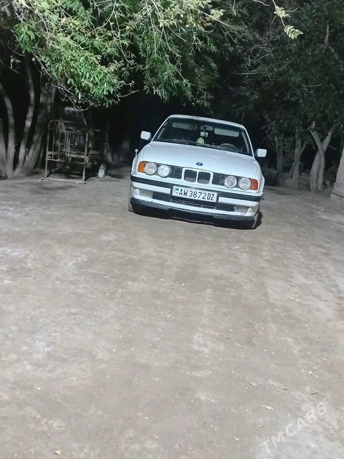 BMW 520 1990 - 35 000 TMT - Кёнеургенч - img 1