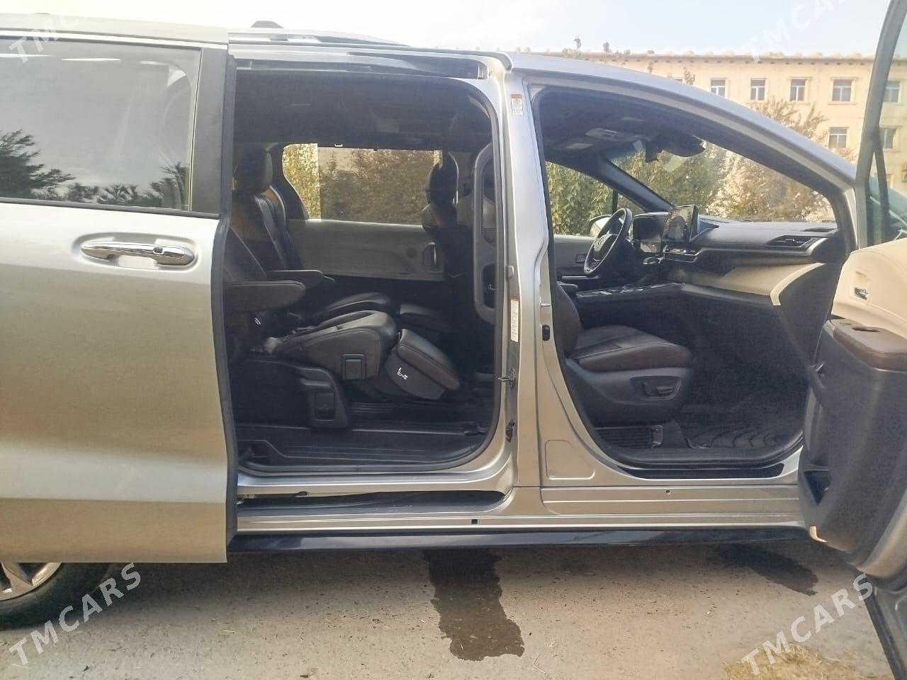 Toyota Sienna 2023 - 820 000 TMT - Türkmenabat - img 6