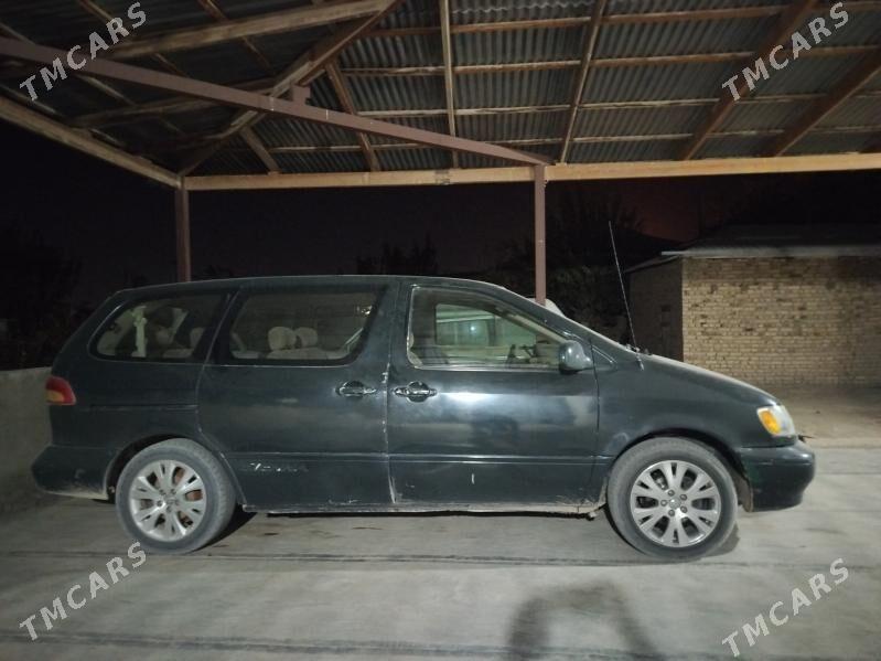 Toyota Sienna 2001 - 120 000 TMT - Мургап - img 1