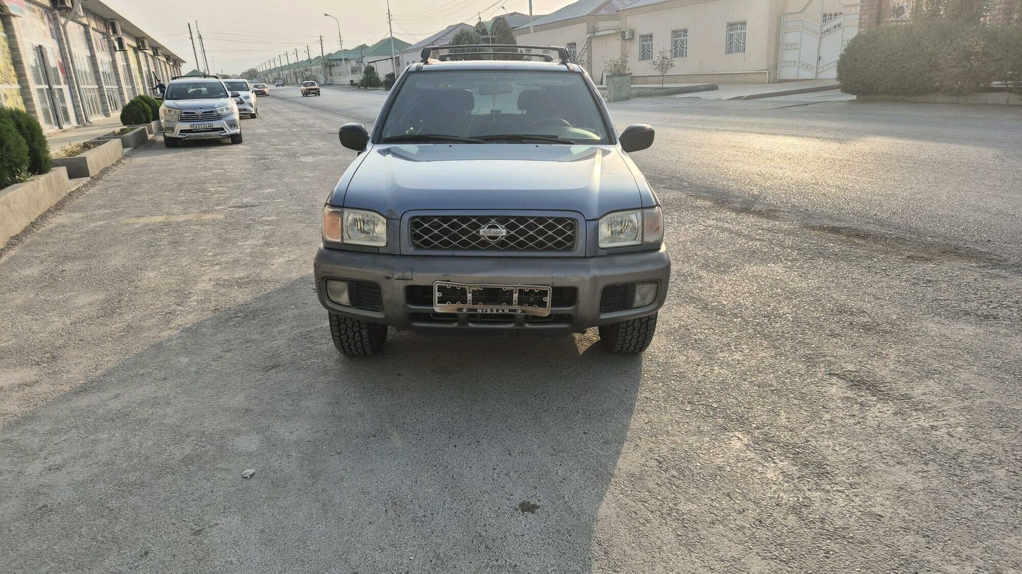 Nissan Pathfinder 2000 - 120 000 TMT - Bäherden - img 1