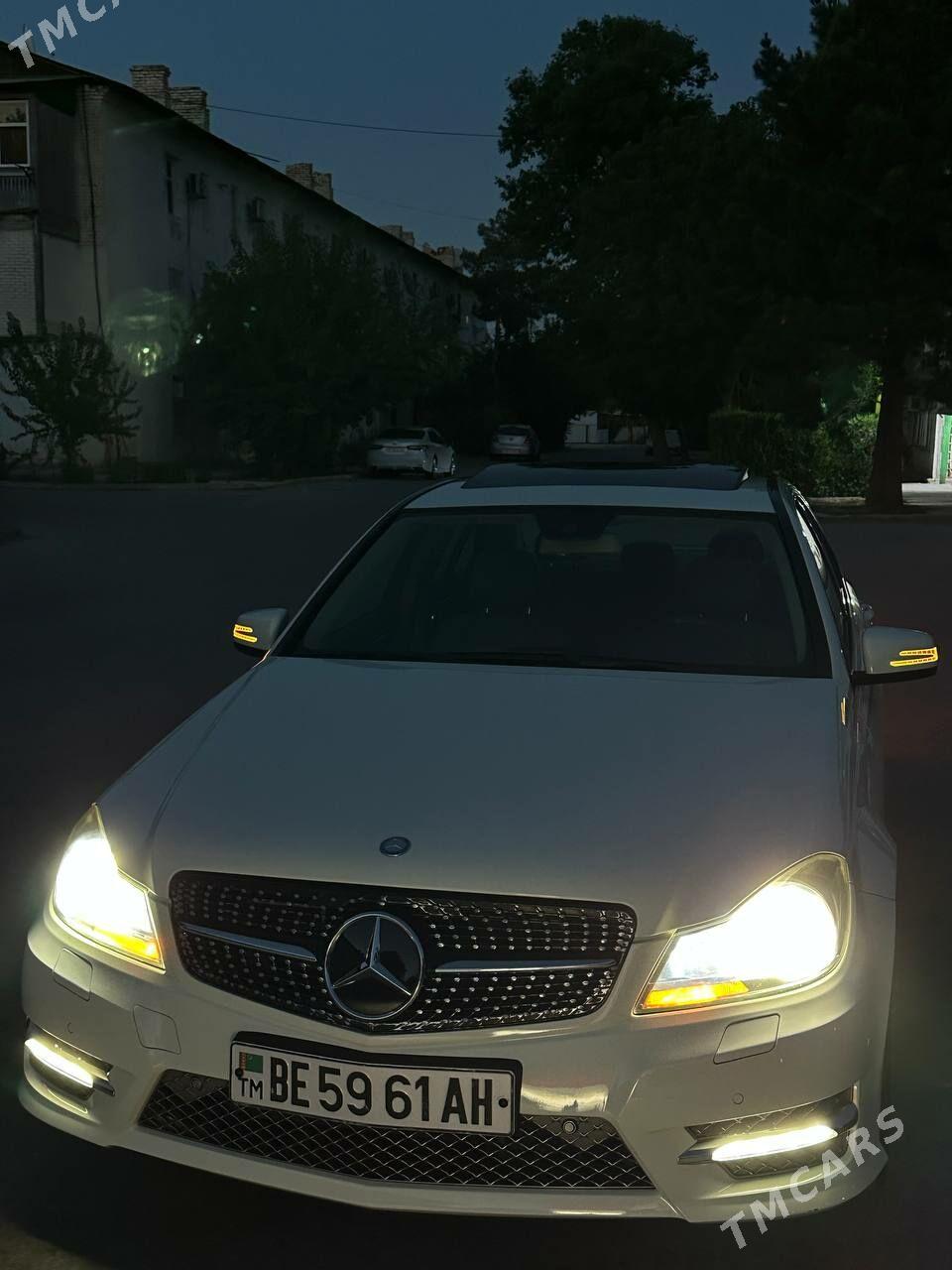 Mercedes-Benz C350 2011 - 200 000 TMT - Aşgabat - img 2