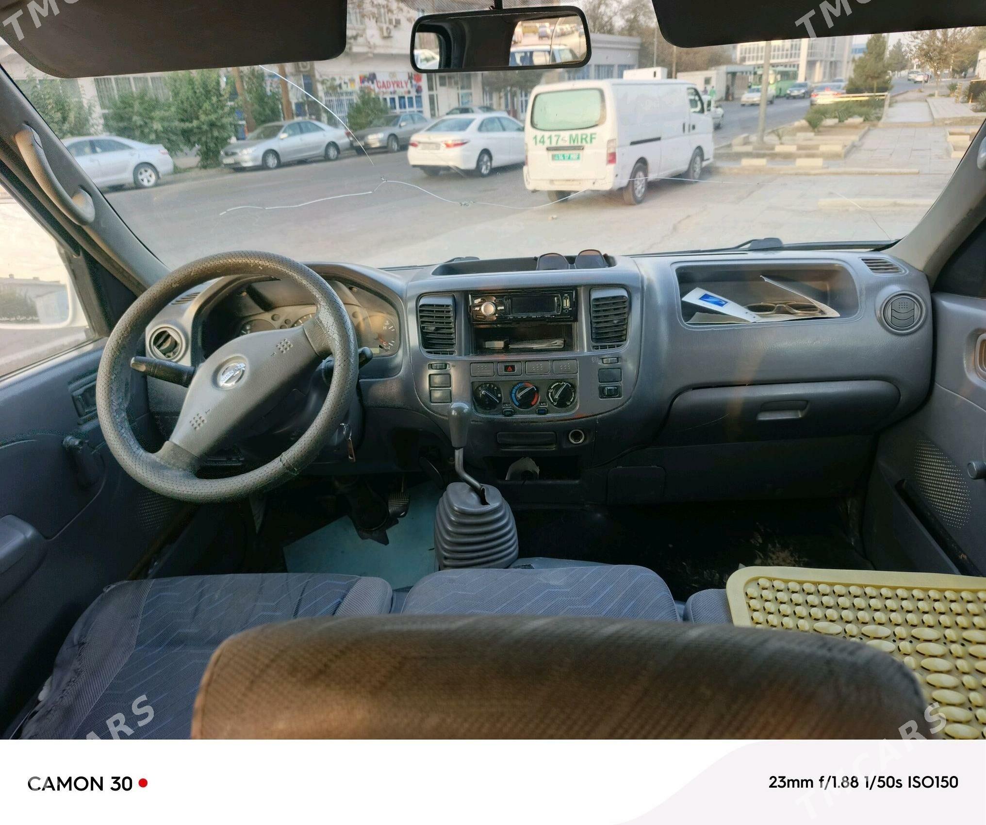 Nissan Urvan 2001 - 102 000 TMT - Мары - img 2