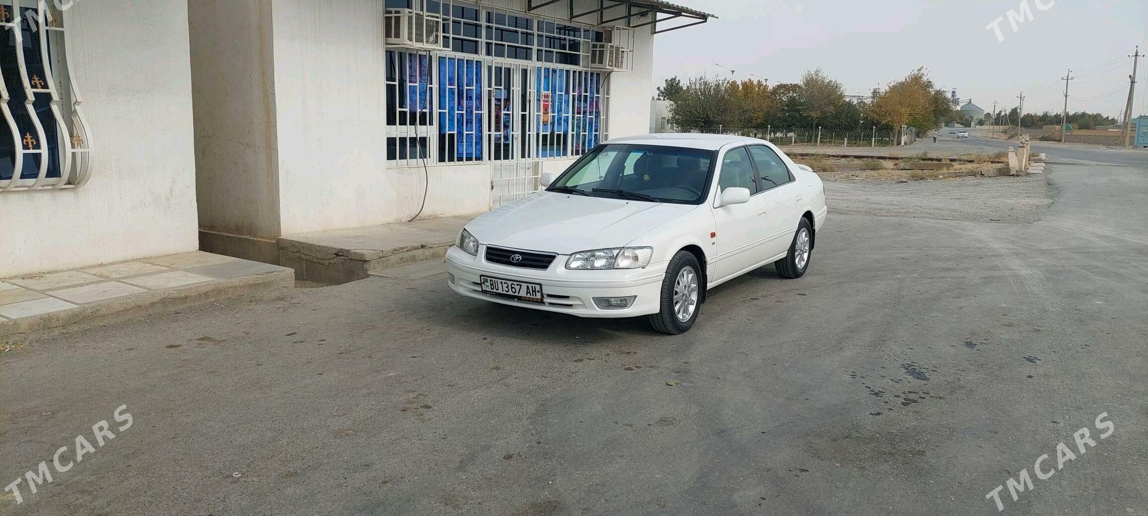 Toyota Camry 2001 - 148 000 TMT - Кака - img 1