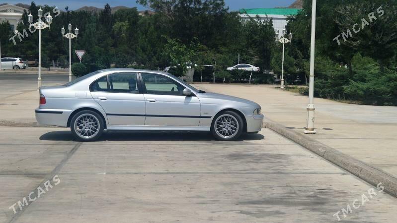 BMW E39 2002 - 125 000 TMT - Türkmenbaşy - img 1