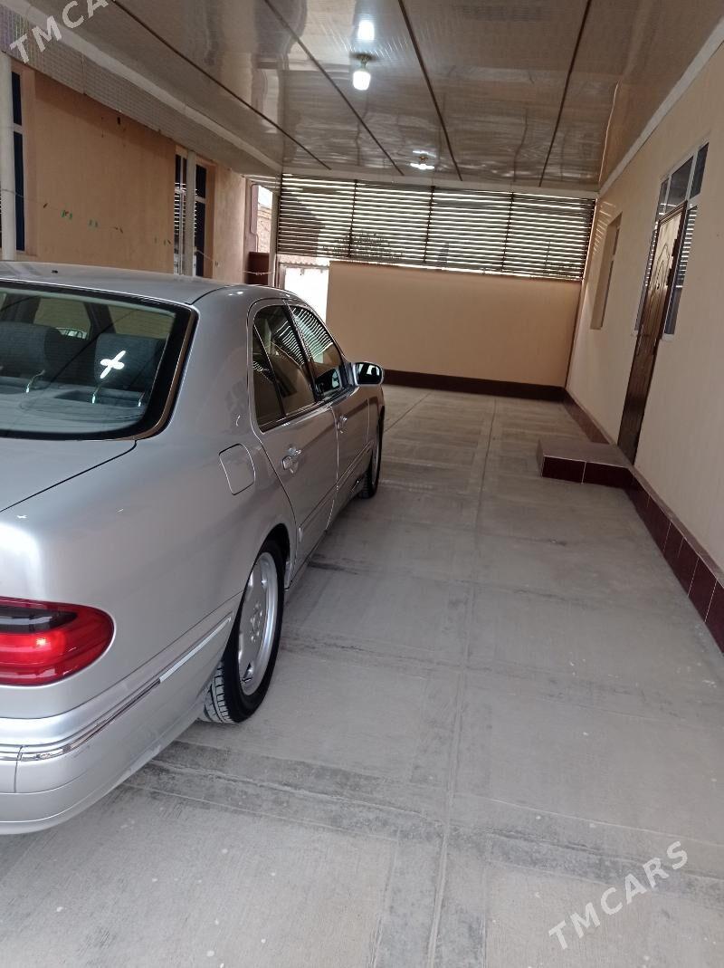 Mercedes-Benz E430 2001 - 115 000 TMT - Бахарден - img 9