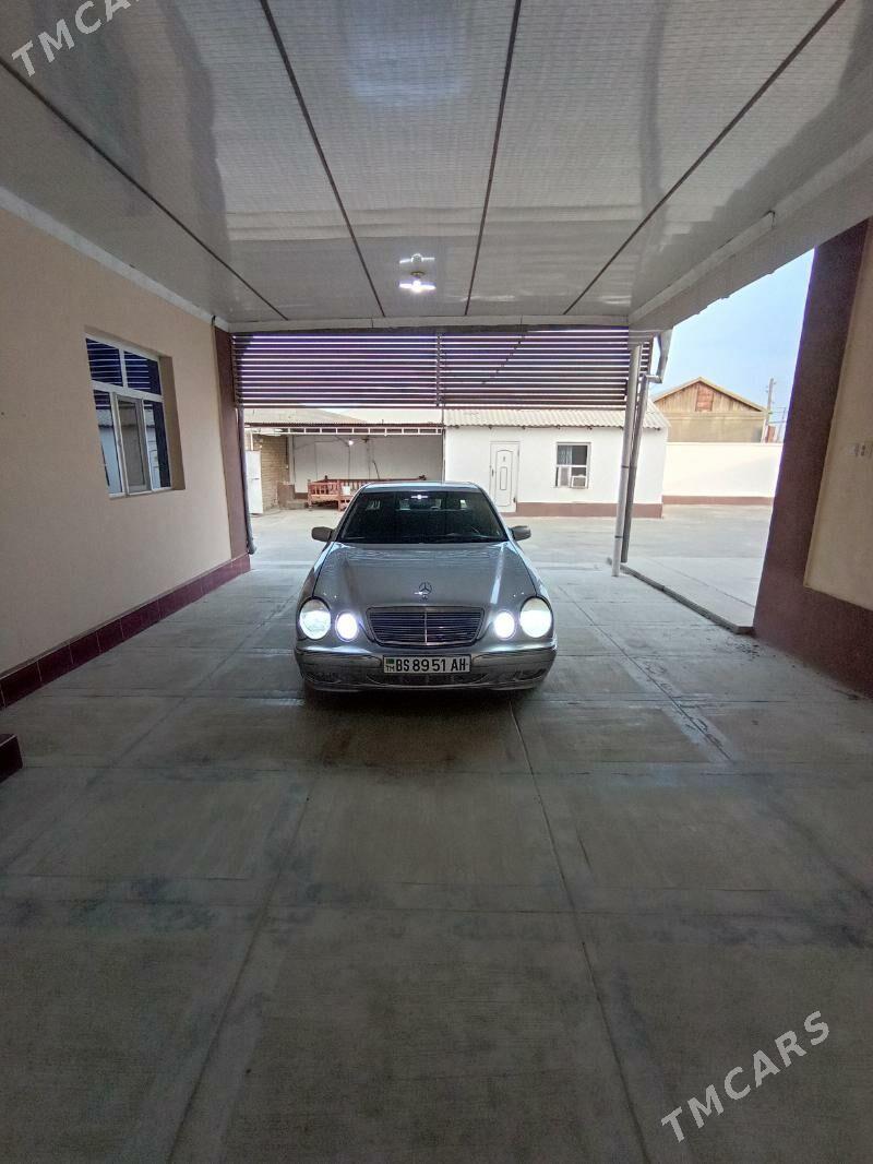 Mercedes-Benz E430 2001 - 115 000 TMT - Бахарден - img 3