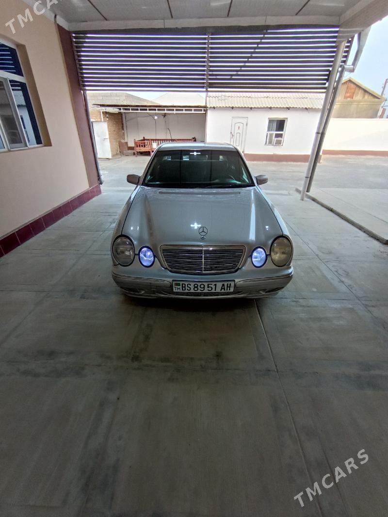 Mercedes-Benz E430 2001 - 115 000 TMT - Бахарден - img 6