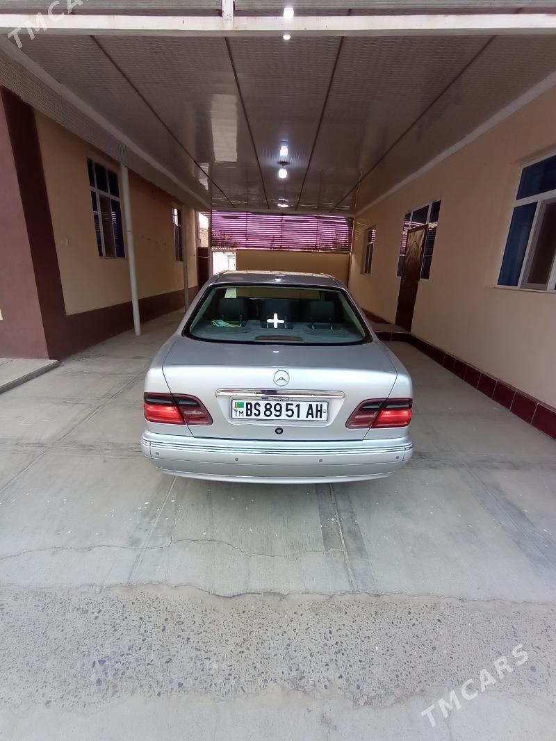 Mercedes-Benz E430 2001 - 115 000 TMT - Бахарден - img 4