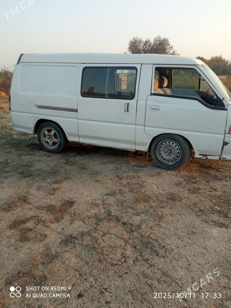 Toyota Hiace 1997 - 25 000 TMT - Гарабекевюл - img 4