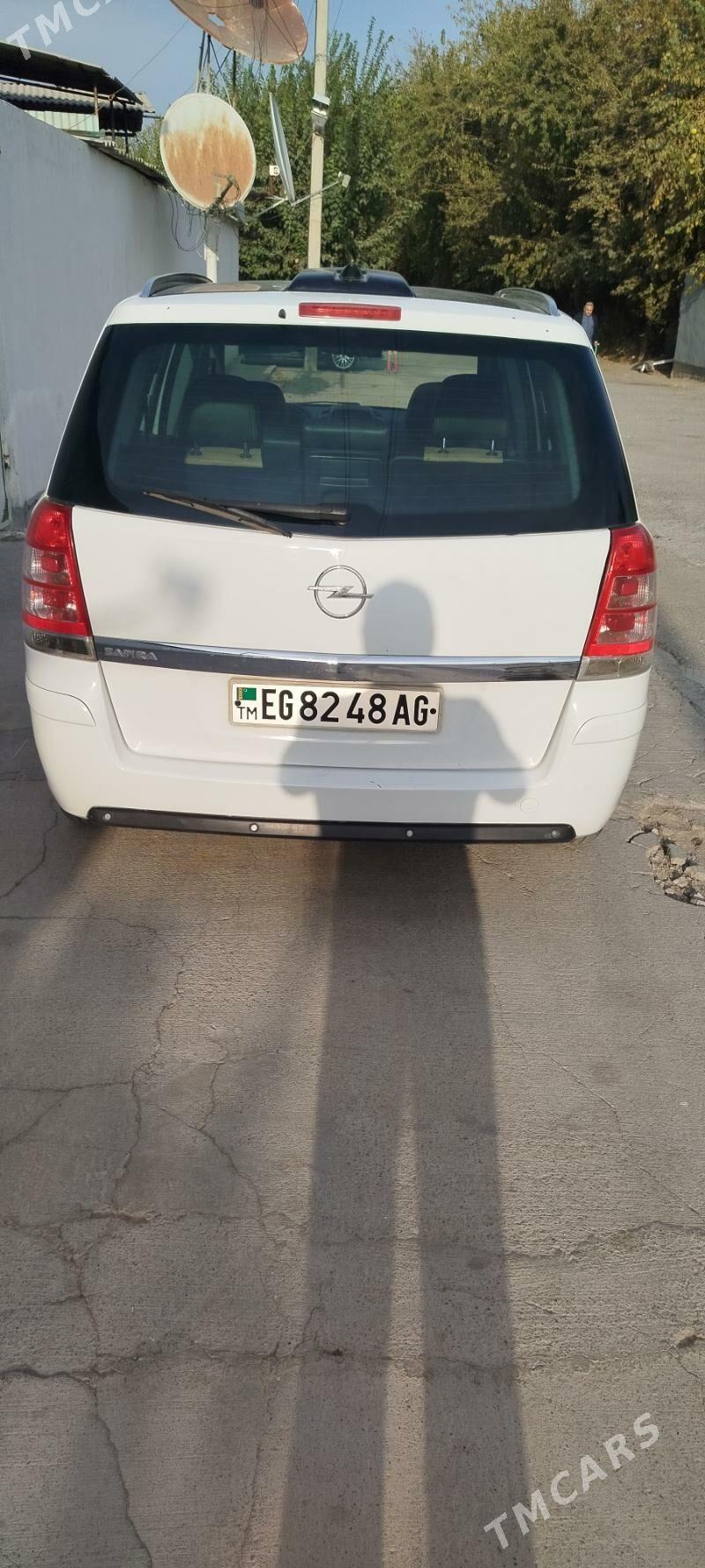 Opel Zafira 2009 - 140 000 TMT - Hitrowka - img 4