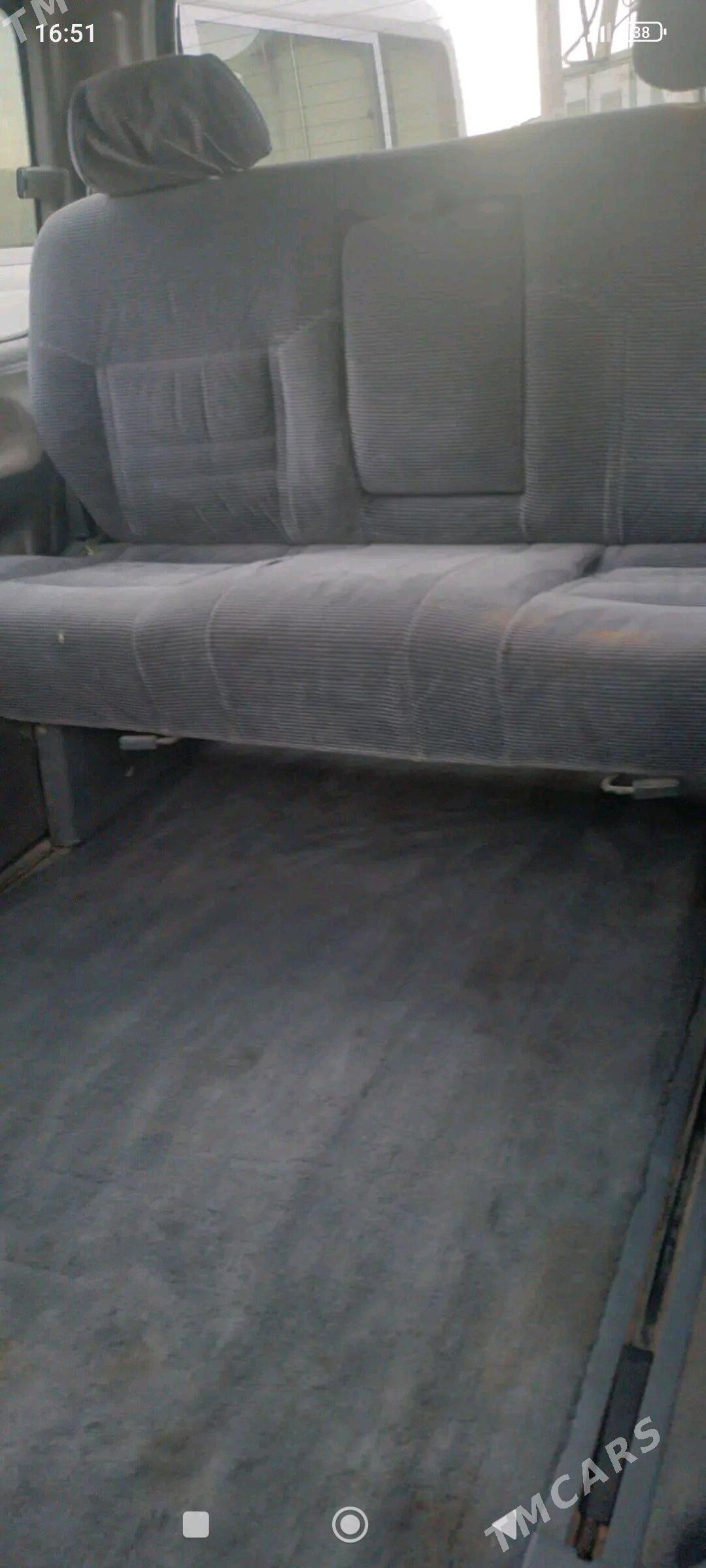 Toyota Hiace 1993 - 67 000 TMT - Мары - img 1