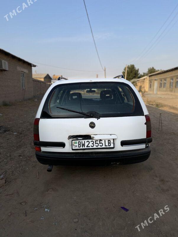 Opel Omega 1996 - 26 000 TMT - Sakar - img 1