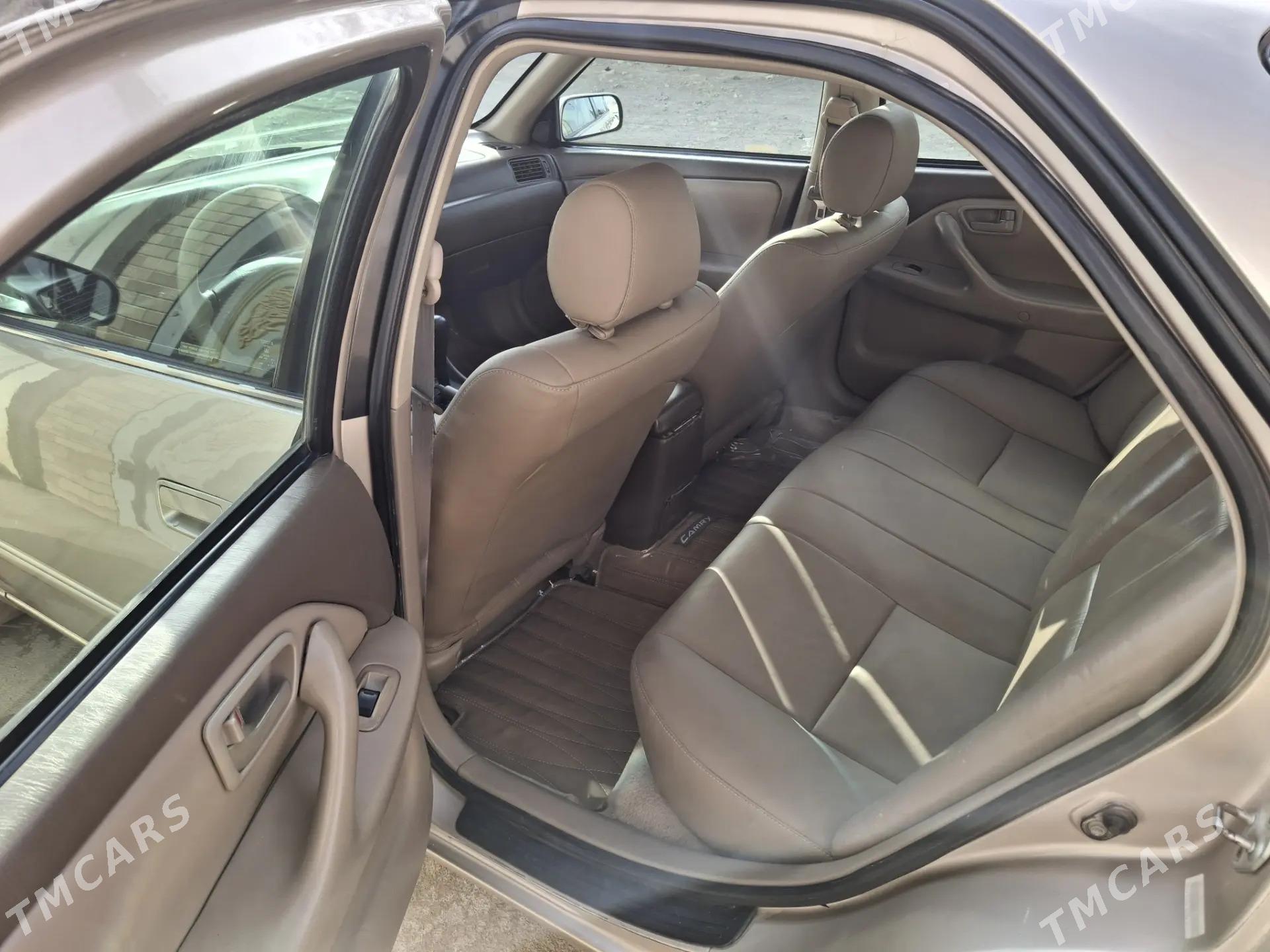 Toyota Camry 1998 - 130 000 TMT - Гызыларбат - img 2