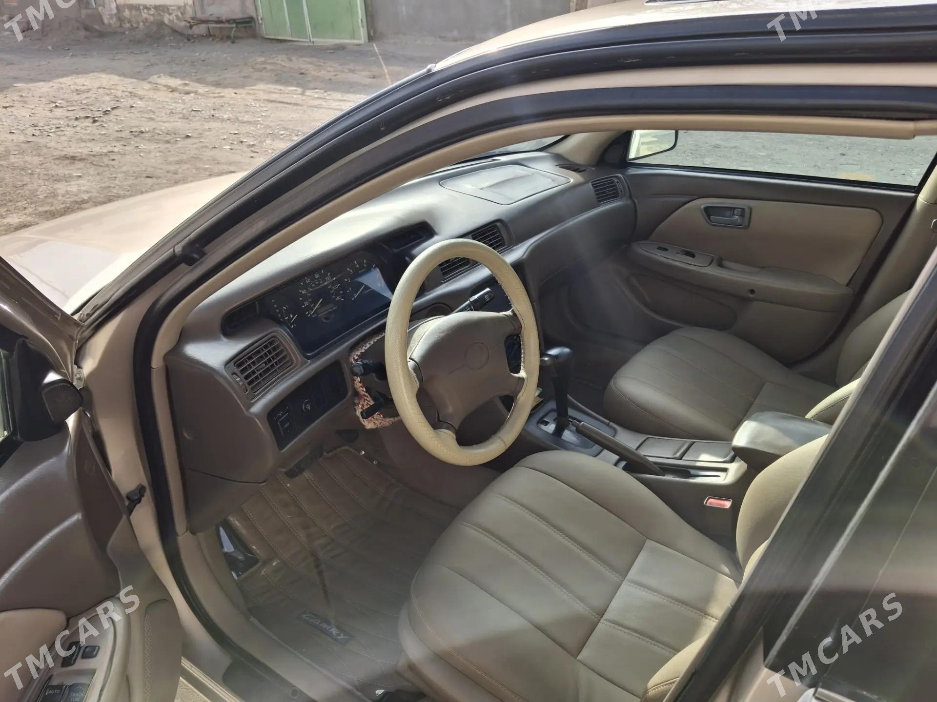 Toyota Camry 1998 - 130 000 TMT - Гызыларбат - img 1