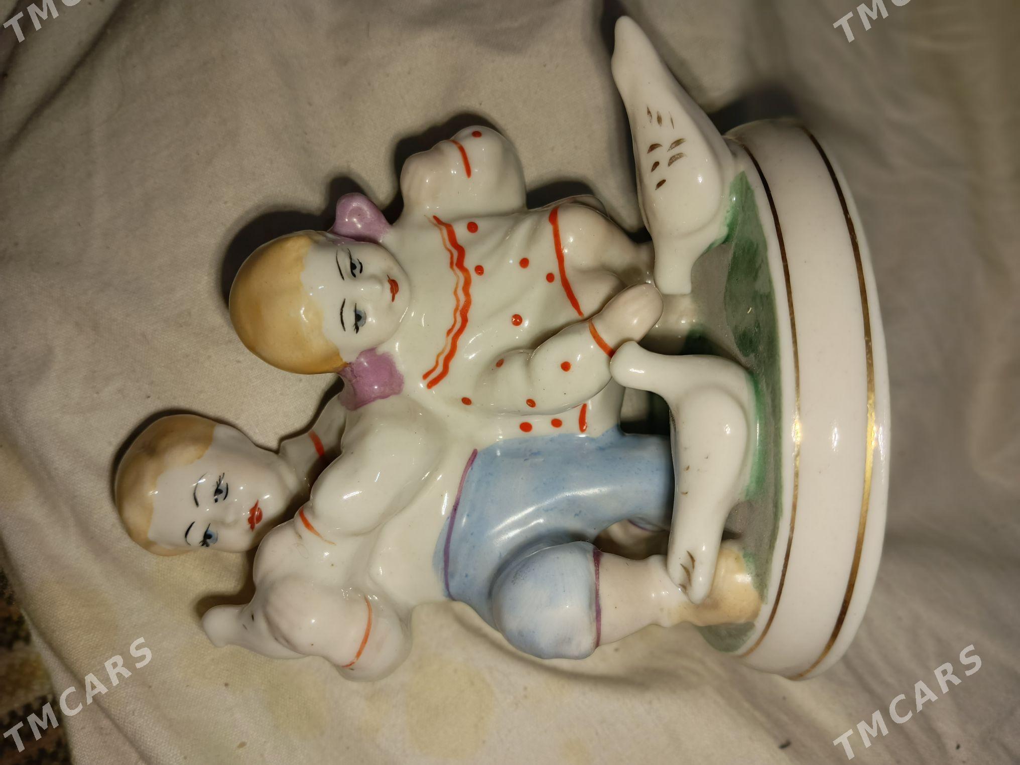 статуэтки.значки.подносы СССР - Aşgabat - img 3