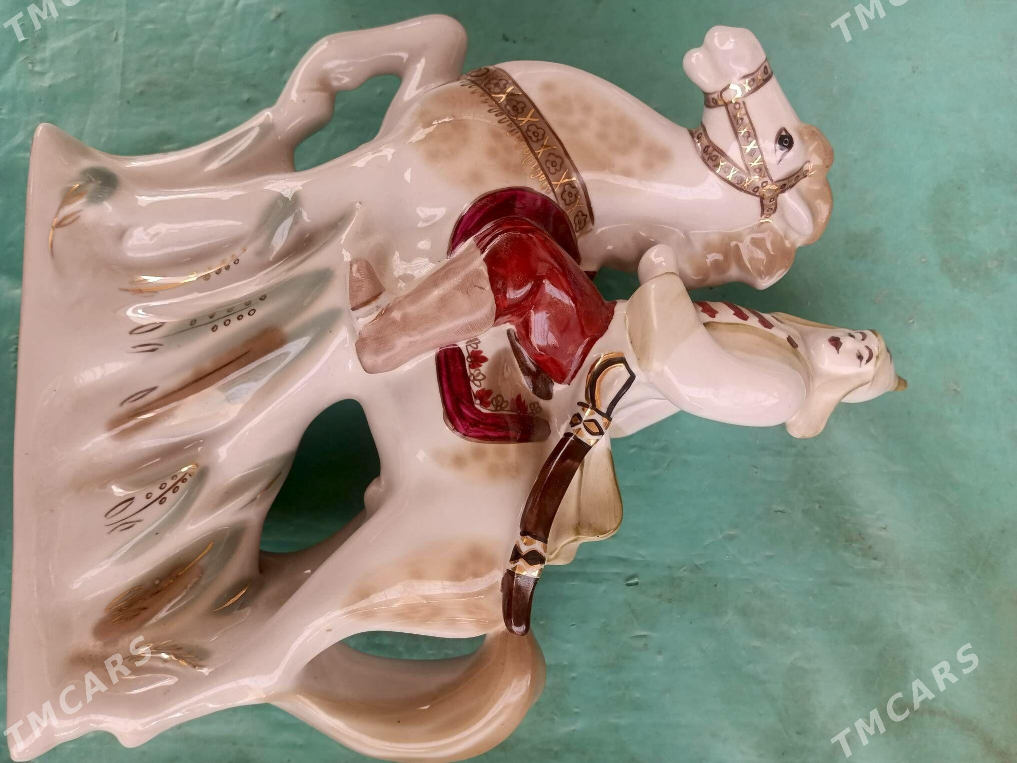 статуэтки.значки.подносы СССР - Aşgabat - img 2