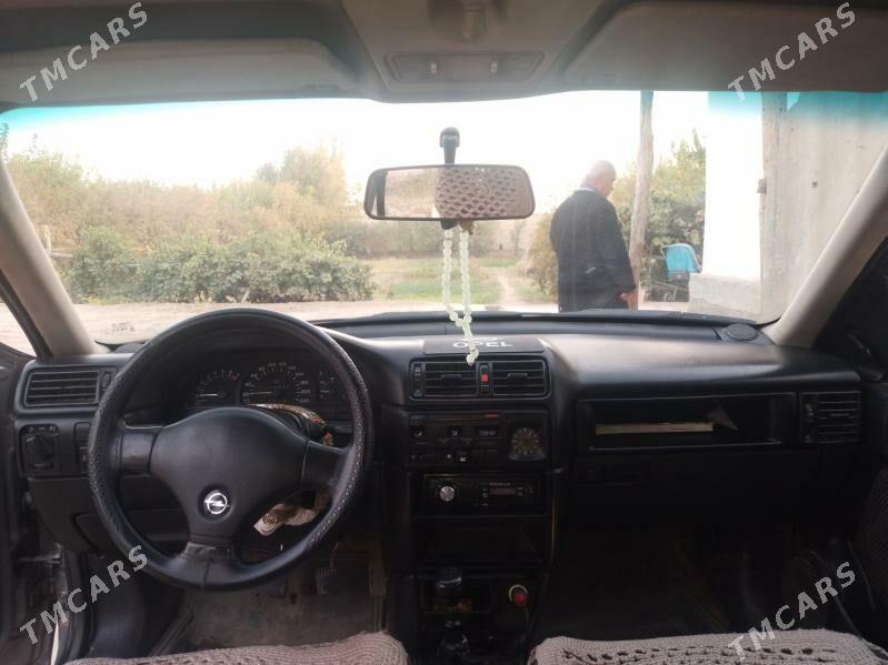 Opel Vectra 1993 - 40 000 TMT - Дянев - img 5