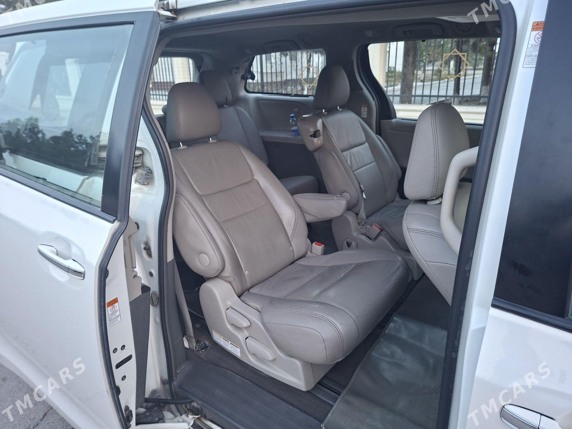 Toyota Sienna 2016 - 367 000 TMT - Aşgabat - img 6