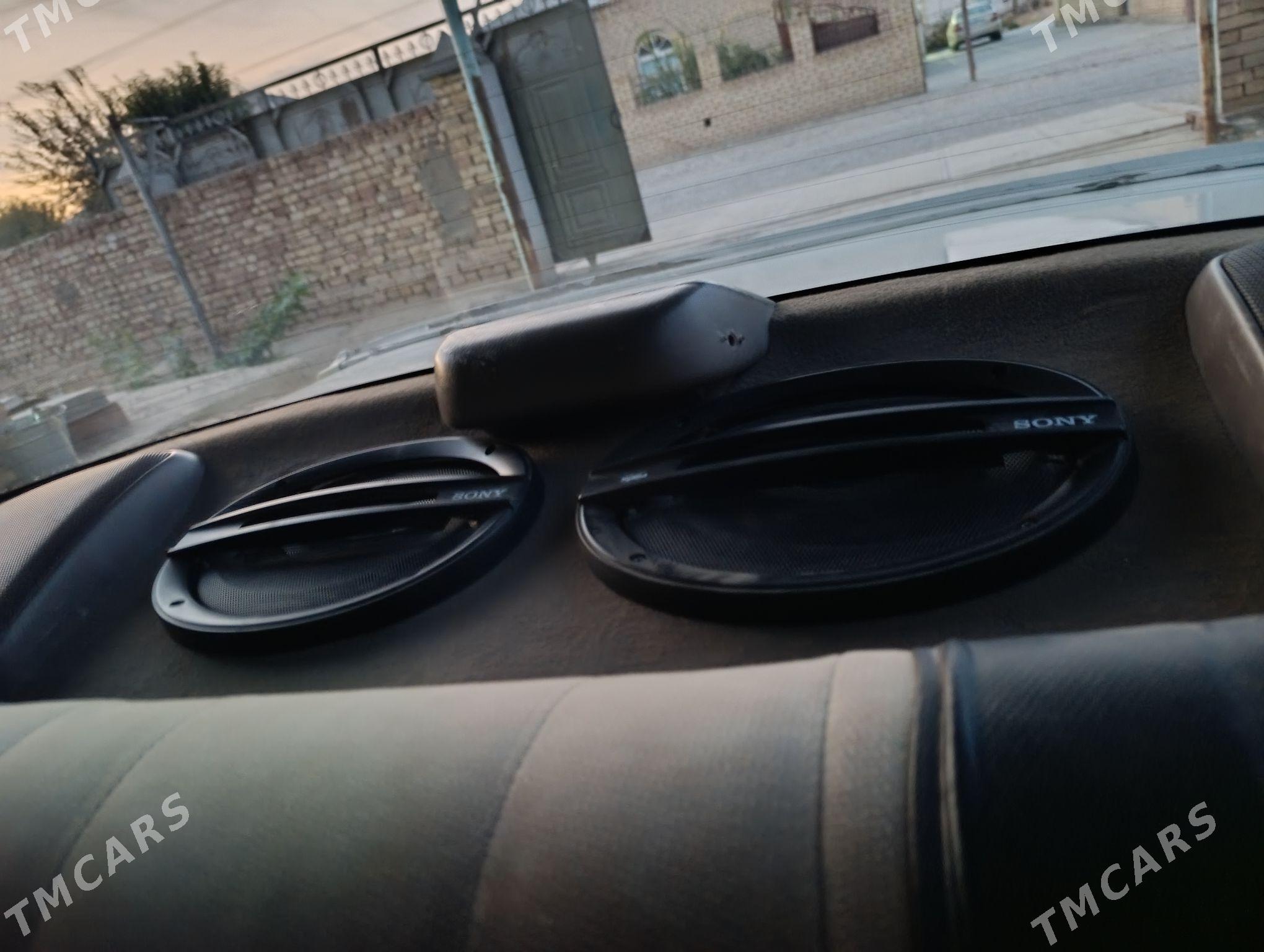 Toyota Corolla 1996 - 70 000 TMT - Тагтабазар - img 4