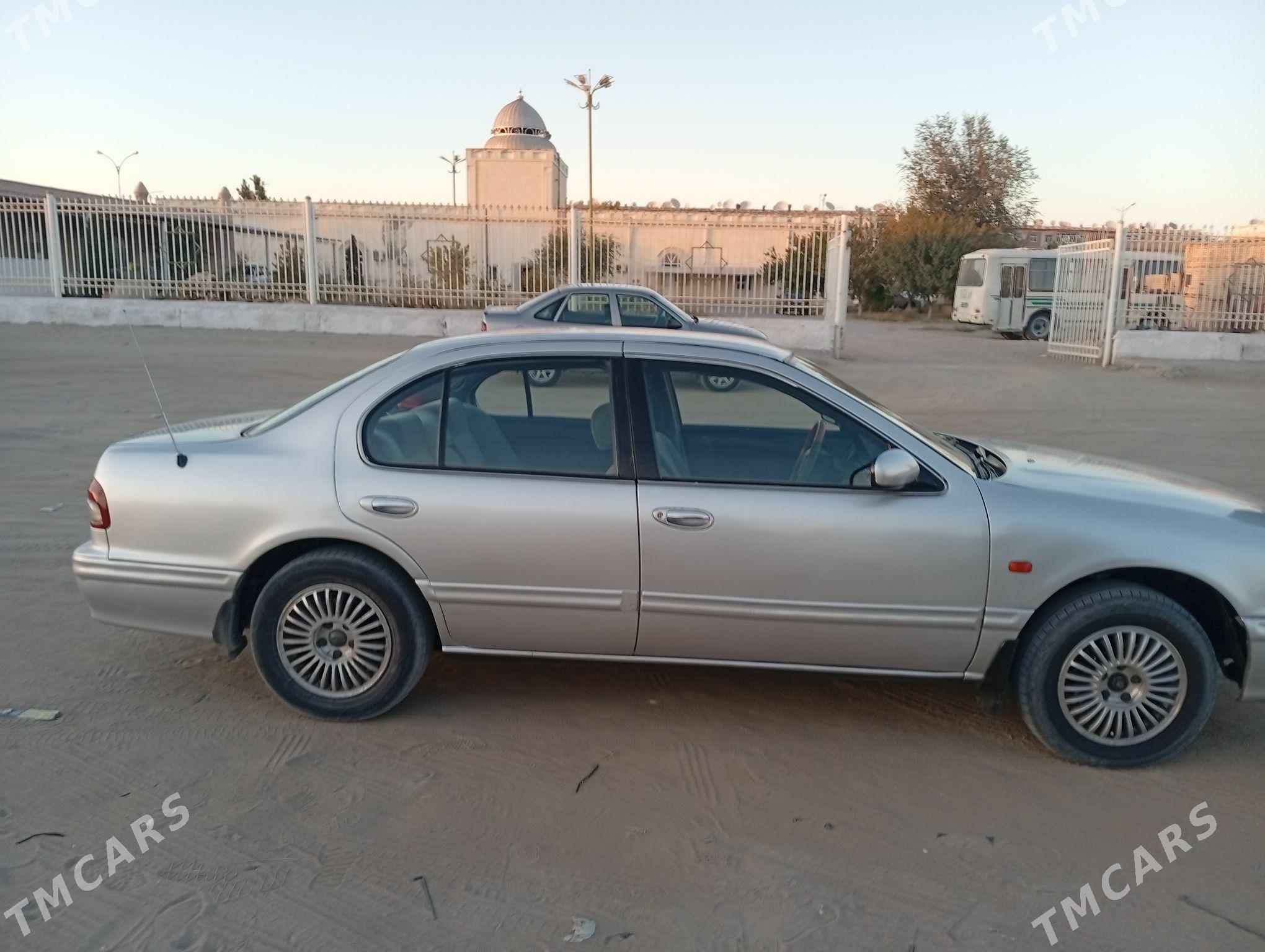 Nissan Maxima 1998 - 60 000 TMT - Сейди - img 1