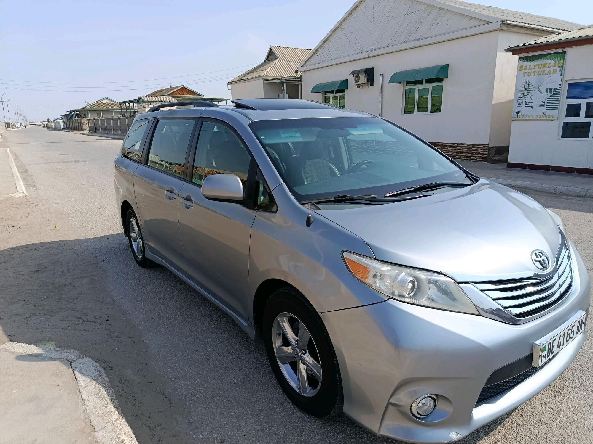 Toyota Sienna 2010 - 325 000 TMT - Эсенгулы - img 3