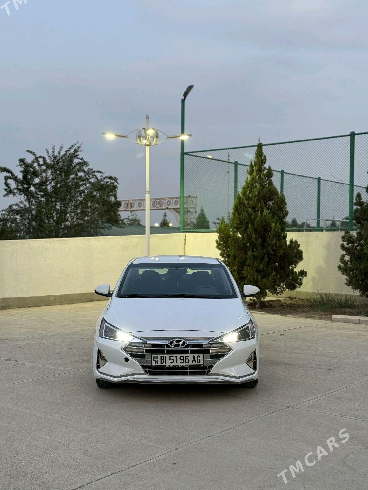 Hyundai Elantra 2019 - 220 000 TMT - Köşi - img 1