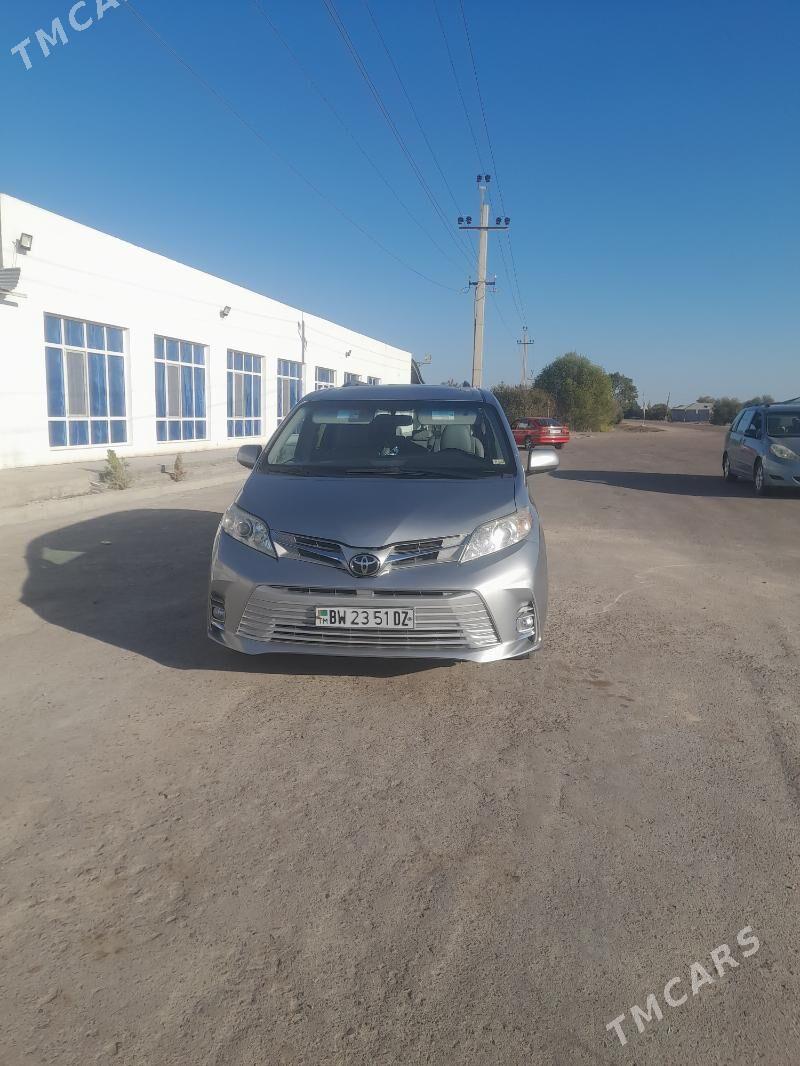 Toyota Sienna 2017 - 400 000 TMT - Губадаг - img 2