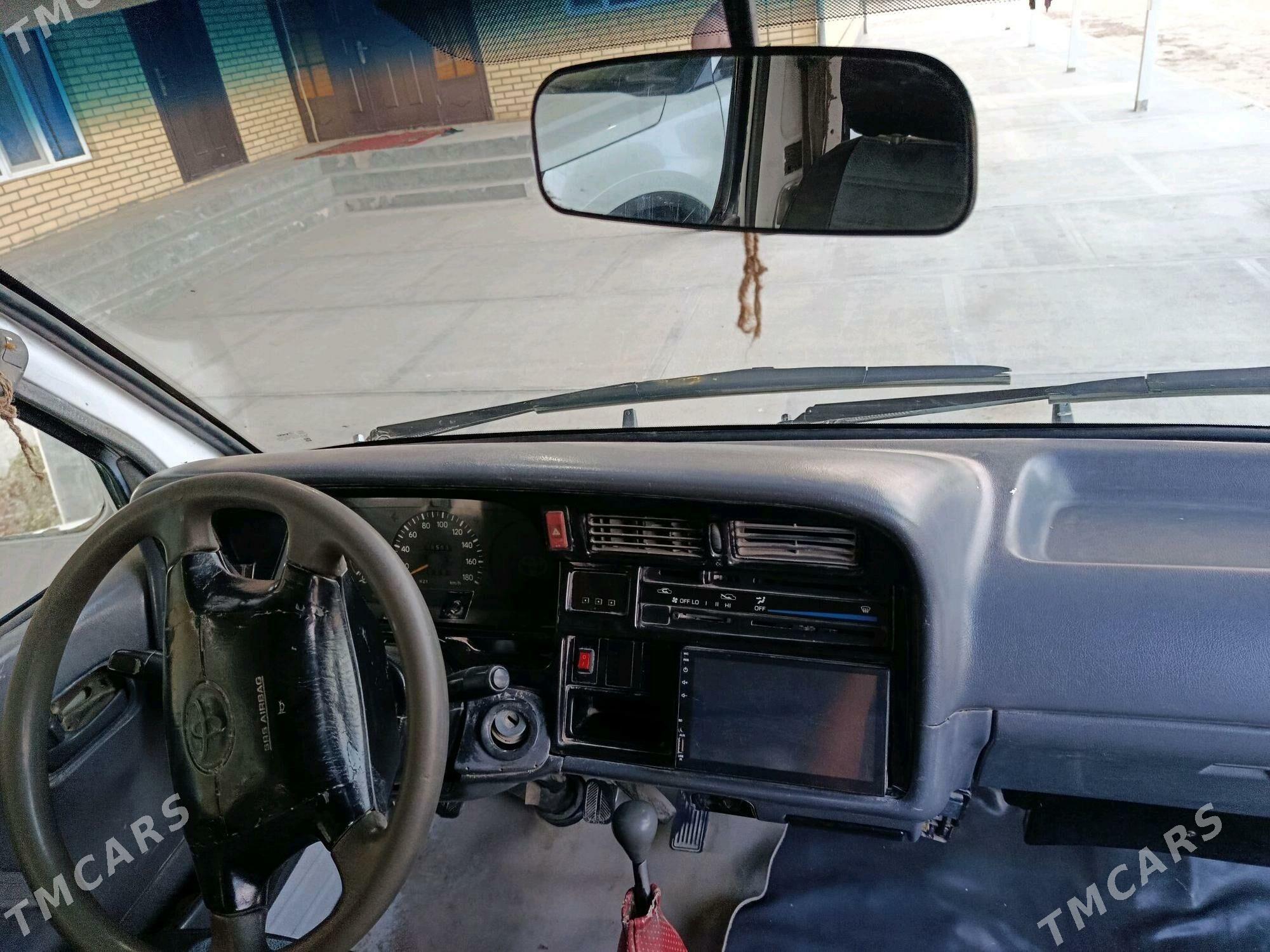 Toyota Hiace 1994 - 100 000 TMT - Мары - img 2