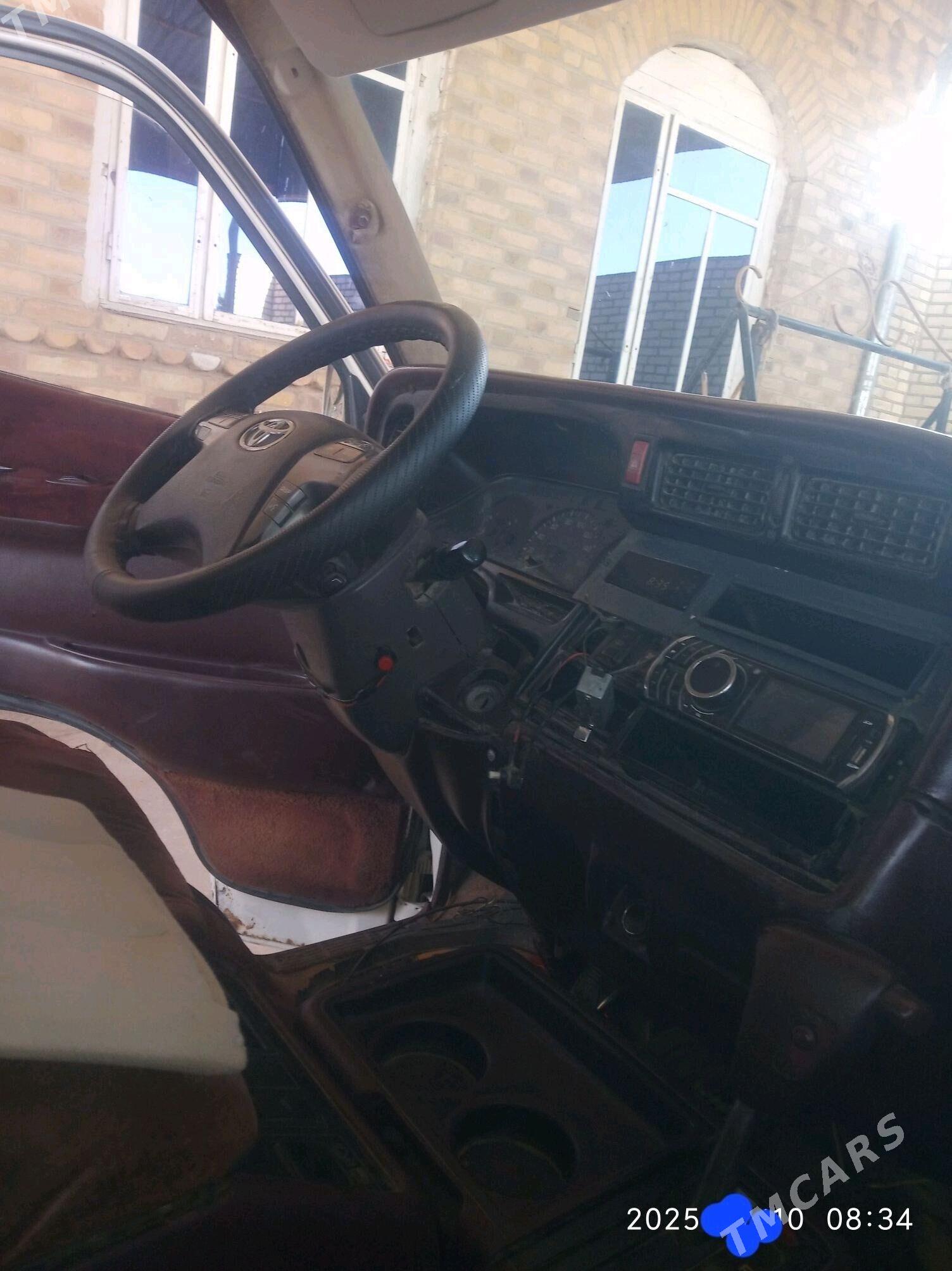 Toyota Hiace 1992 - 73 000 TMT - Байрамали - img 4