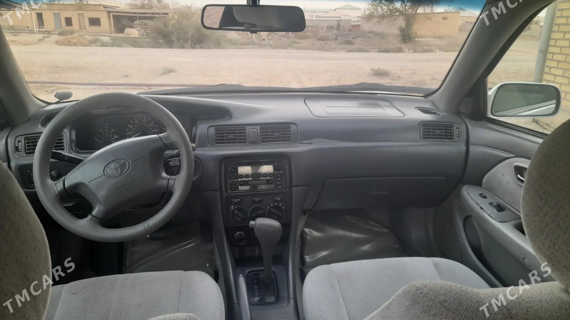 Toyota Camry 2000 - 155 000 TMT - Babadaýhan - img 4