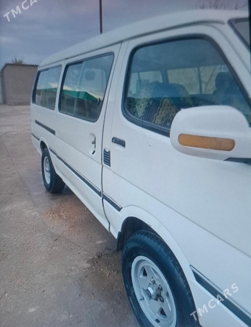 Toyota Hiace 2010 - 100 000 TMT - етр. Туркменбаши - img 3