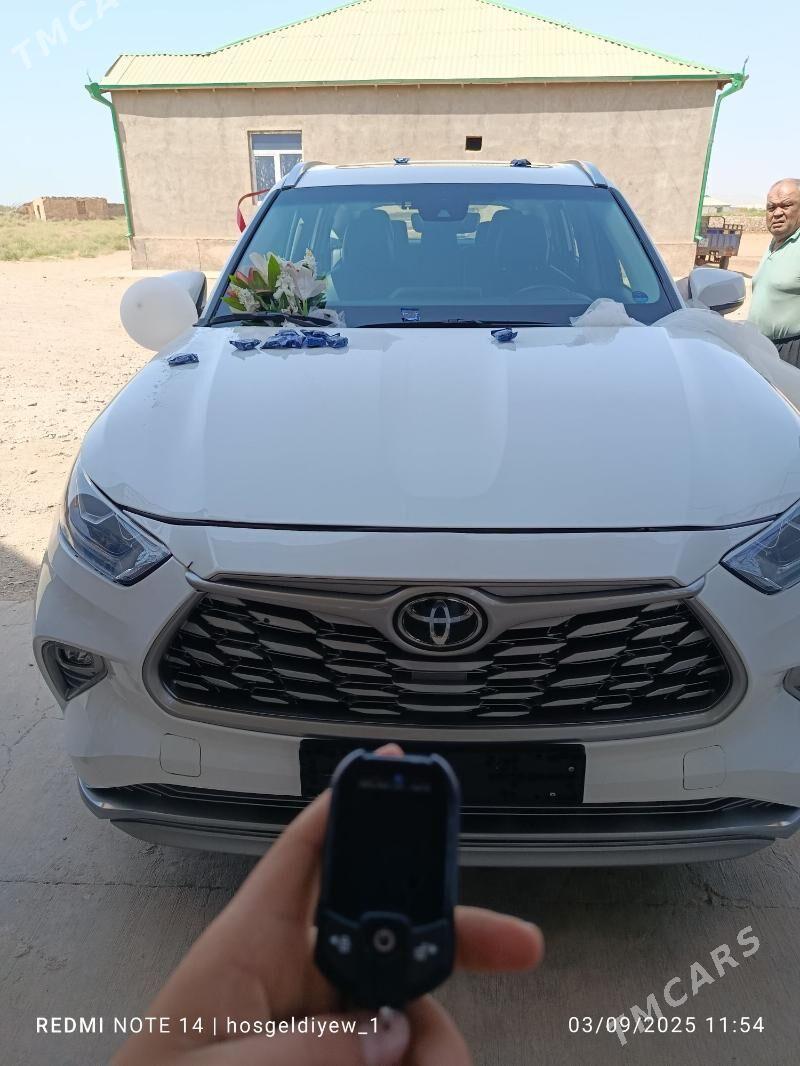Toyota Highlander 2022 - 555 000 TMT - Köýtendag - img 3