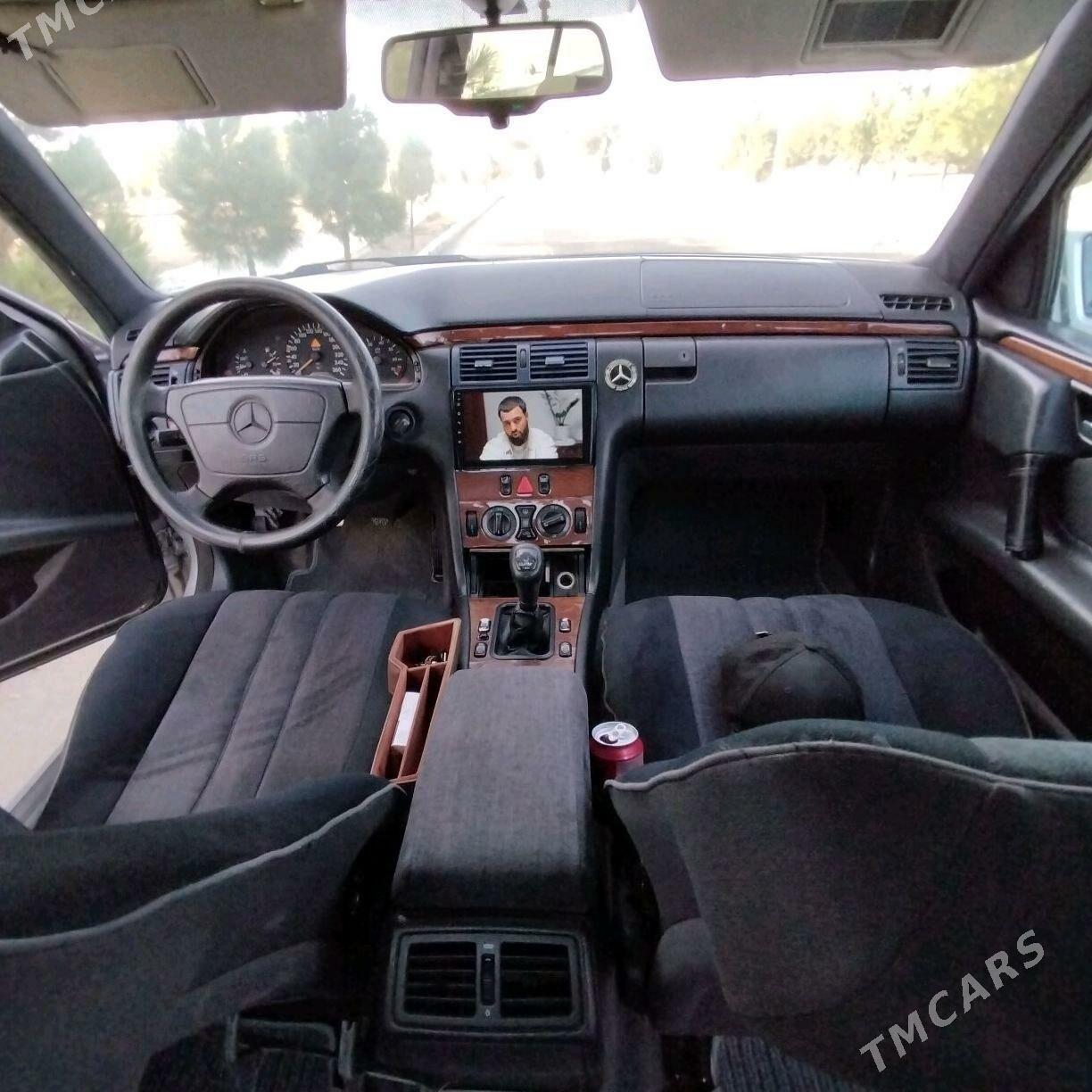 Mercedes-Benz E320 1996 - 95 000 TMT - Туркменбаши - img 3