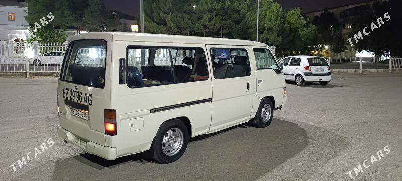 Nissan Urvan 2001 - 100 000 TMT - 6 мкр - img 4
