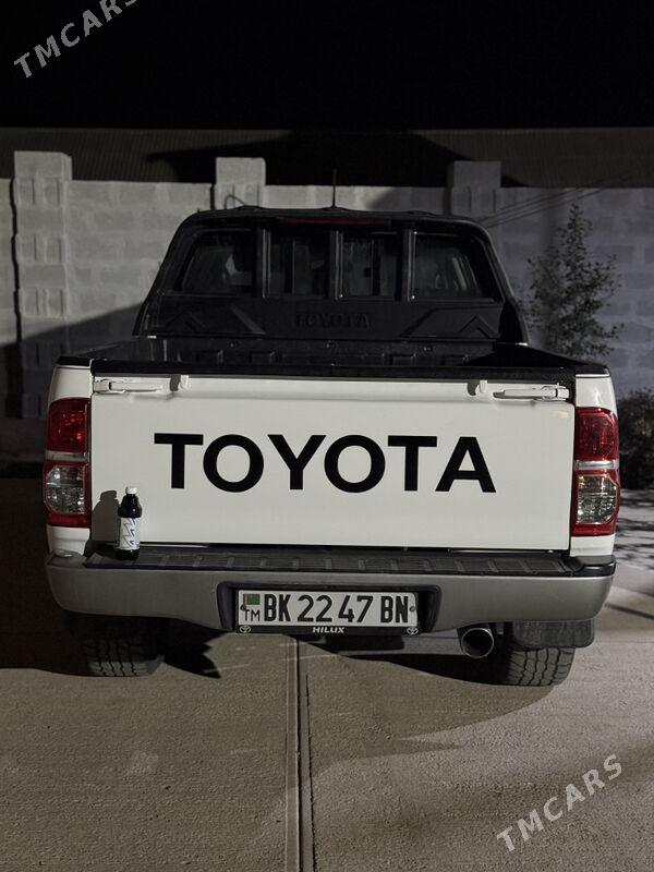 Toyota Hilux 2013 - 360 000 TMT - Hazar - img 1