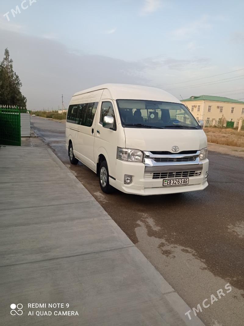 Toyota Hiace 2005 - 325 000 TMT - Бузмеин - img 3