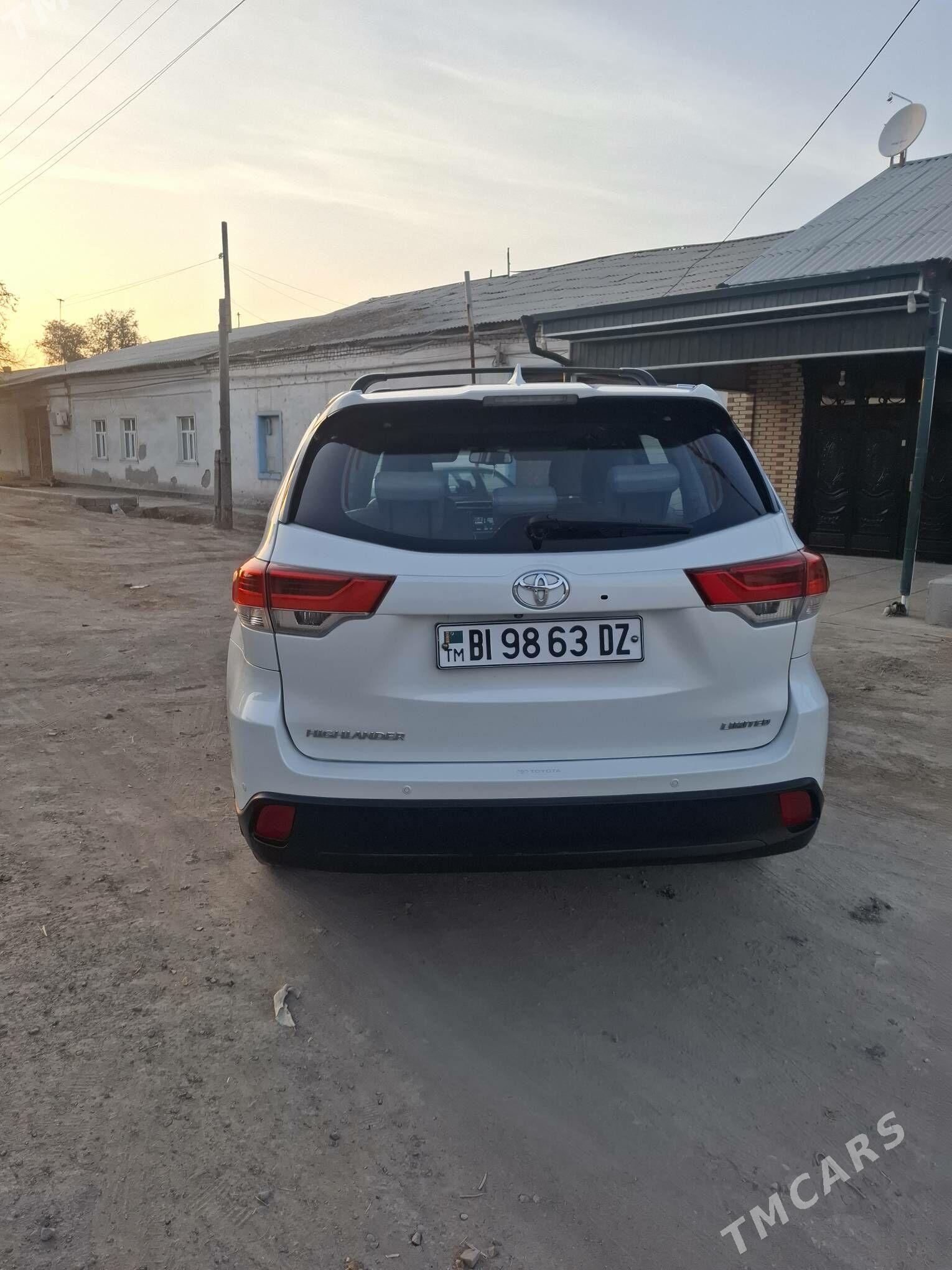 Toyota Highlander 2016 - 430 000 TMT - Köneürgenç - img 9