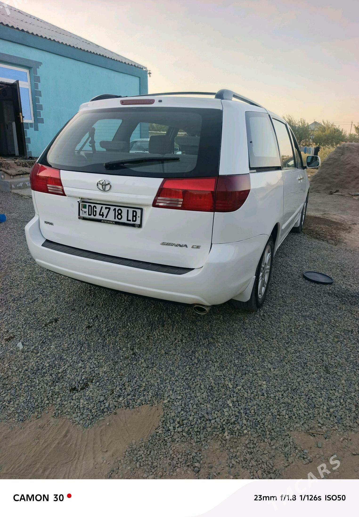 Toyota Sienna 2004 - 220 000 TMT - Мары - img 4