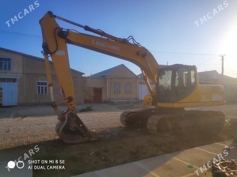 LiuGong CLG 922E 2013 - 800 000 TMT - Мары - img 1