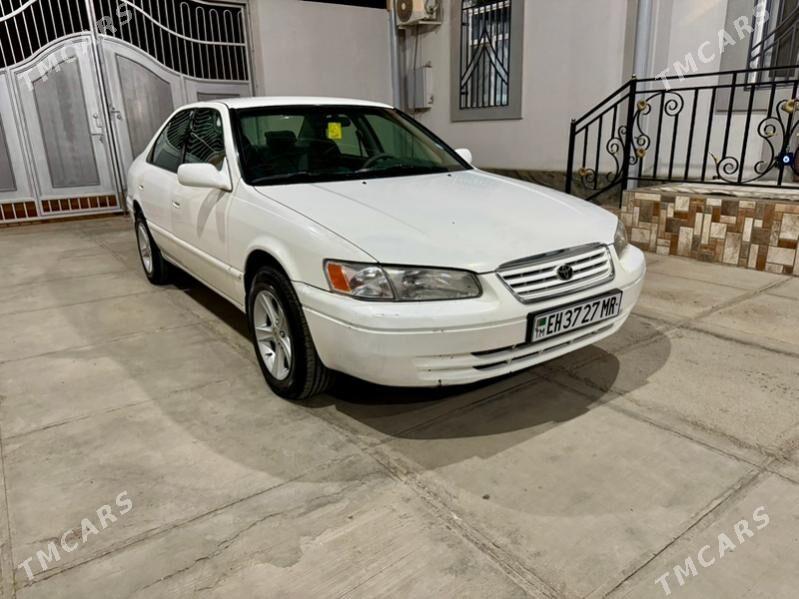 Toyota Camry 1998 - 126 000 TMT - Мары - img 1