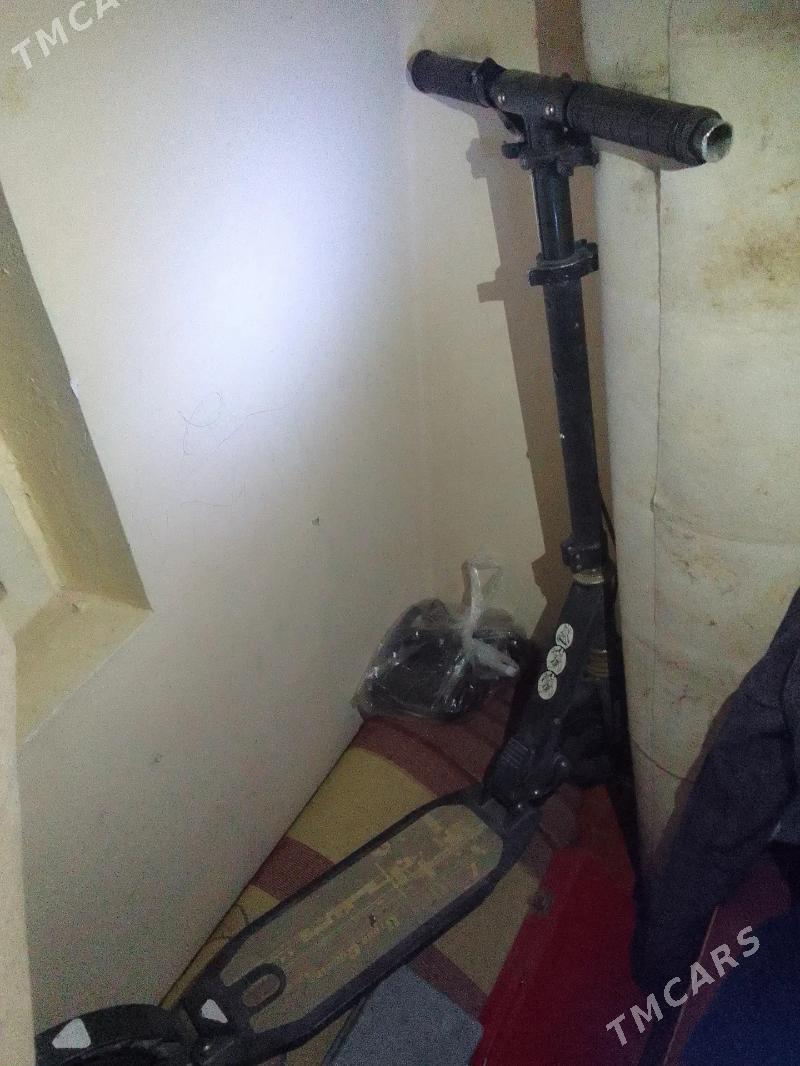 skutr - Ýaşlyk - img 3