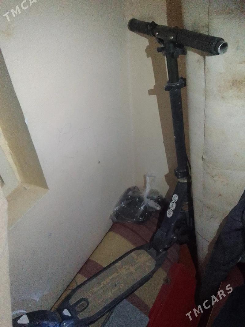 skutr - Ýaşlyk - img 2