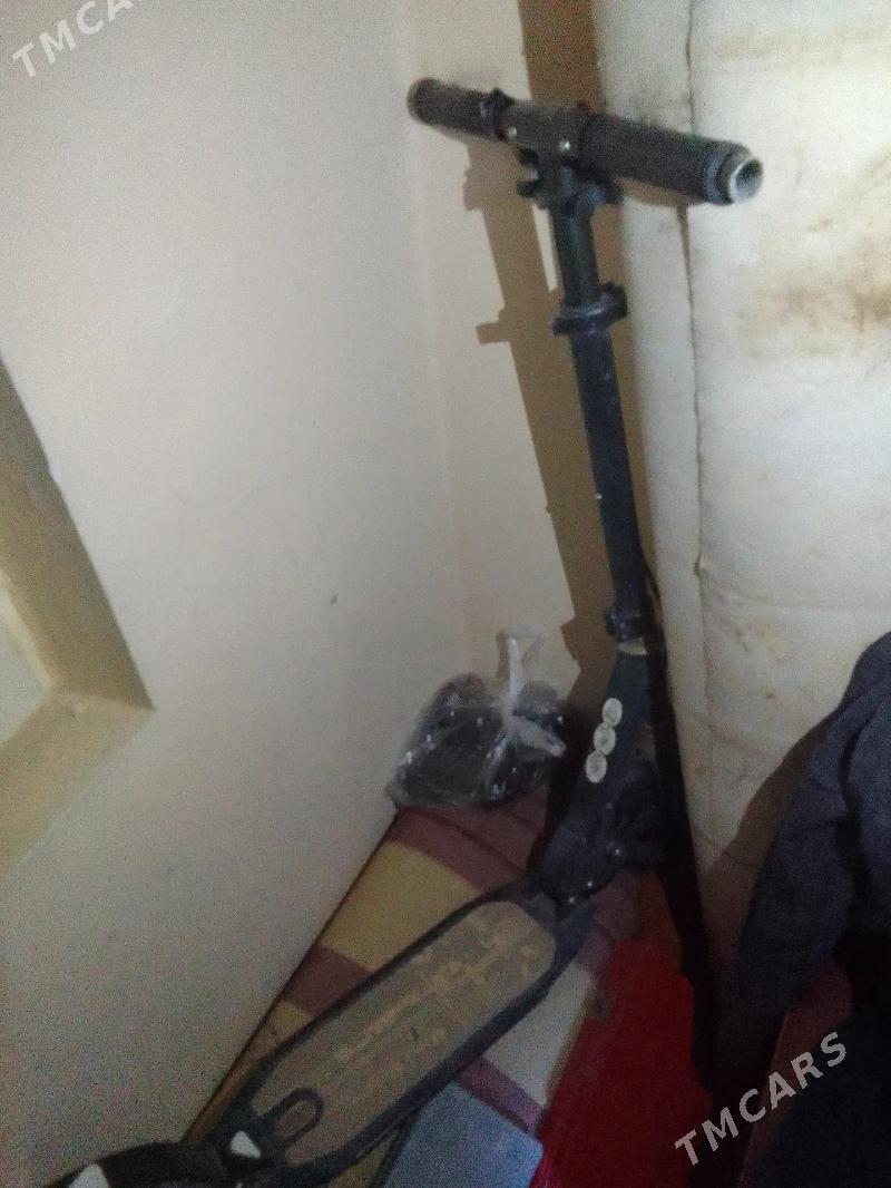 skutr - Ýaşlyk - img 1