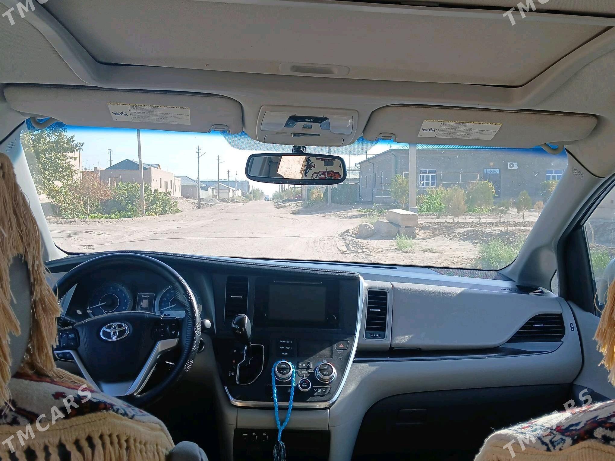 Toyota Sienna 2017 - 400 000 TMT - Daşoguz - img 1