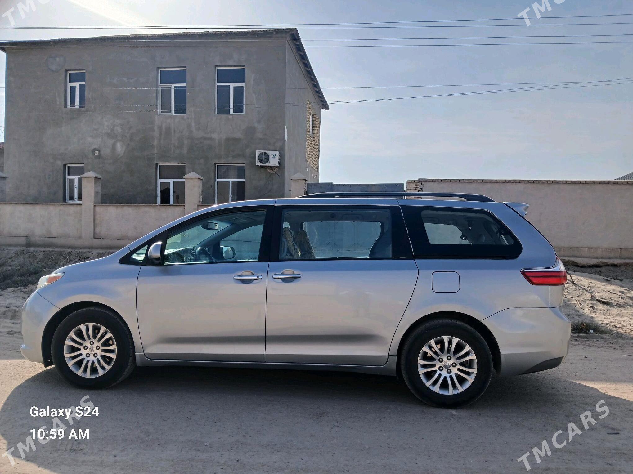 Toyota Sienna 2017 - 400 000 TMT - Daşoguz - img 4