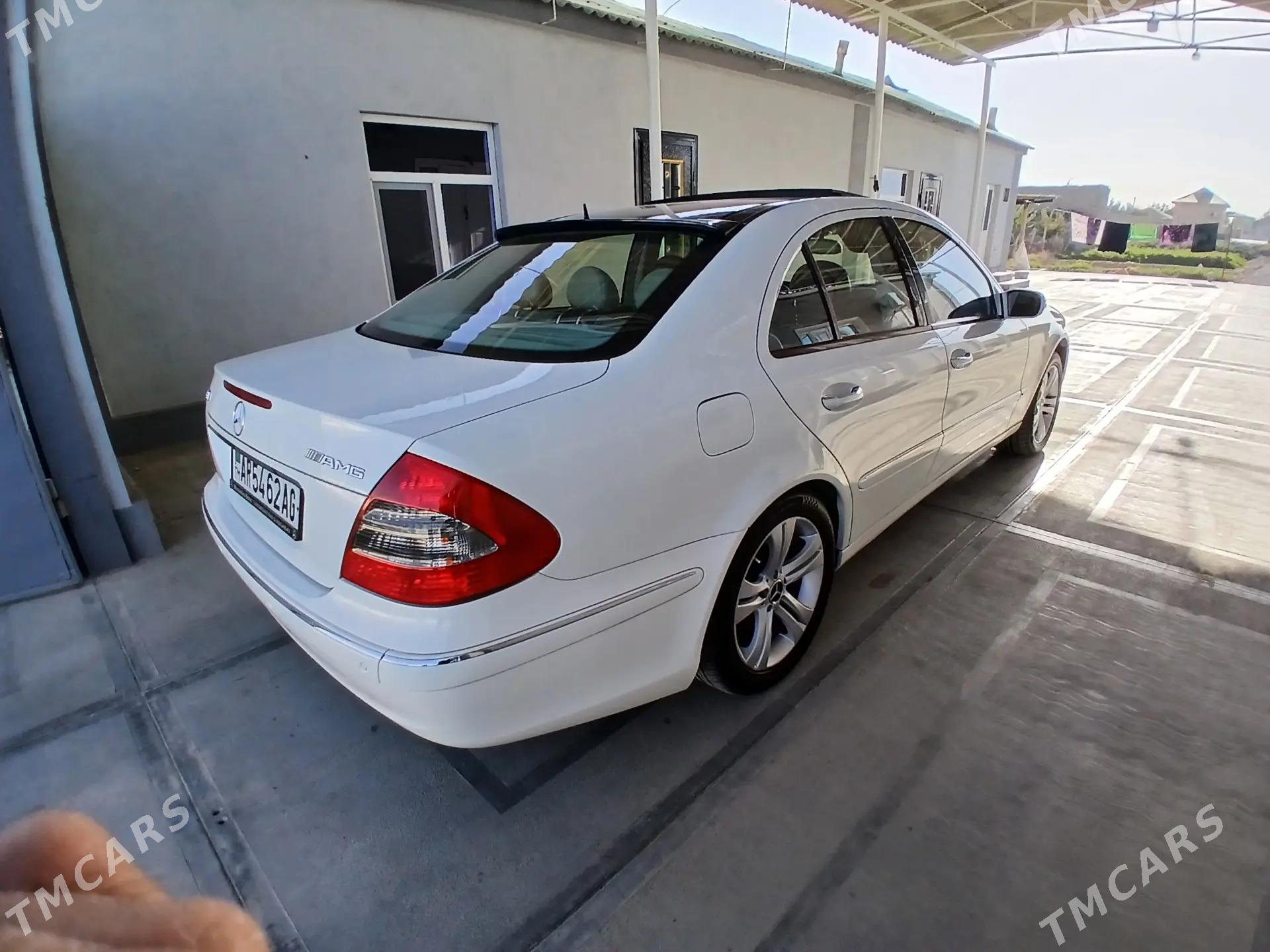 Mercedes-Benz E320 2005 - 165 000 TMT - Бузмеин - img 1