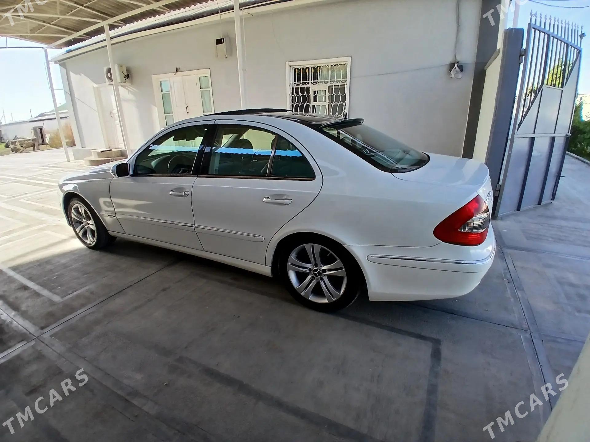 Mercedes-Benz E320 2005 - 165 000 TMT - Бузмеин - img 2