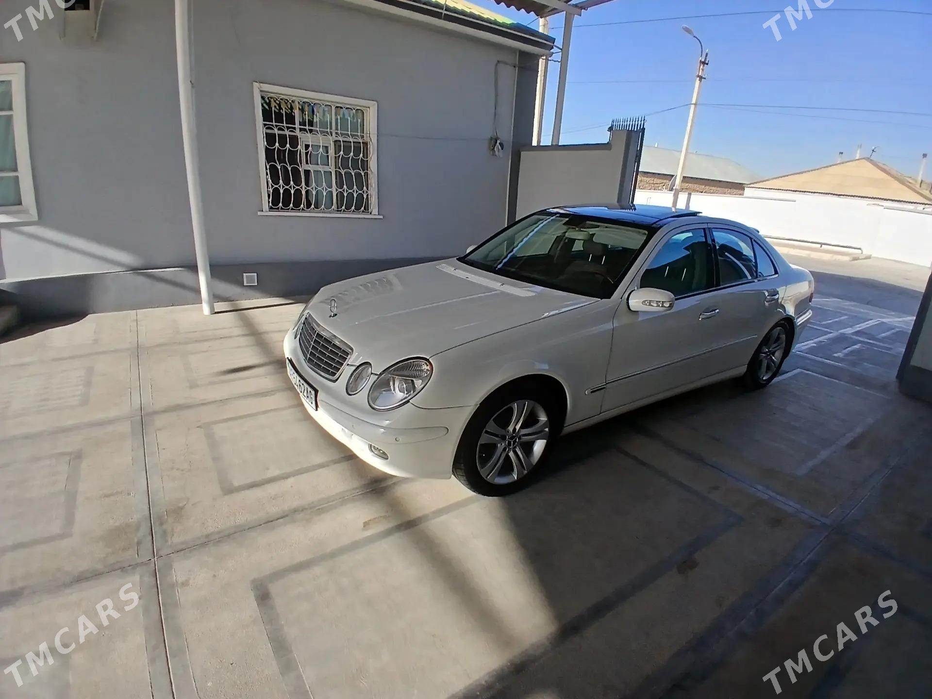 Mercedes-Benz E320 2005 - 165 000 TMT - Бузмеин - img 7