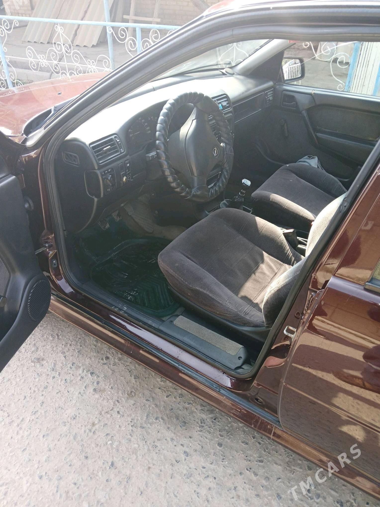 Opel Vectra 1992 - 47 000 TMT - Чарджоу - img 6